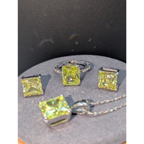 Demi-Parure Set of Green Apple Crystal Silver Tone Rhinestone Jewelry - Picture 5 of 10